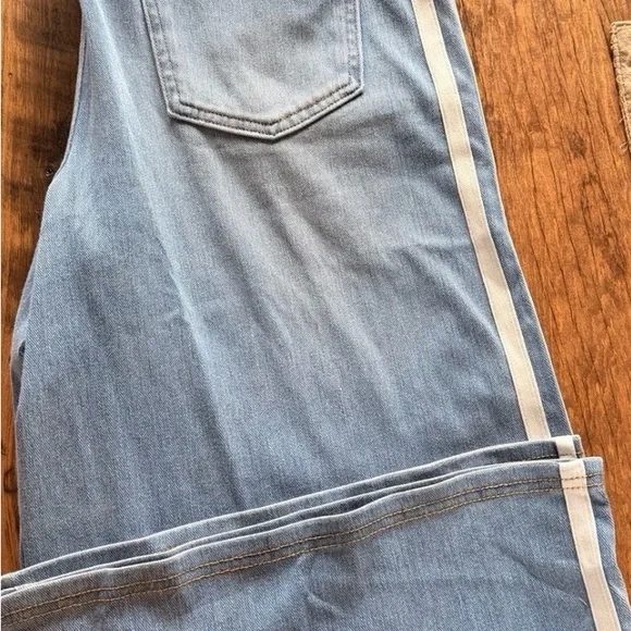 HALARA Blue Wide-Leg Jeans with White Accent - Picture 7 of 9